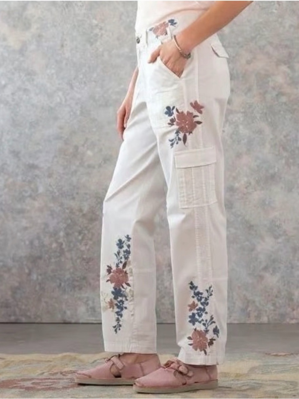 Sundance Embroidered Floral Cream Cargo Pants Size 8P